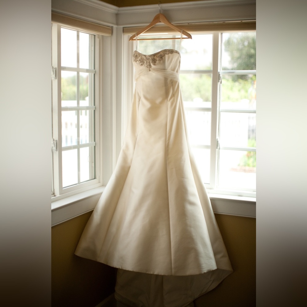 RIVINI Gown + Veil by Erin Cole - Picture 3 of 12
